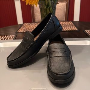 Black hush puppies only wore once in great condition